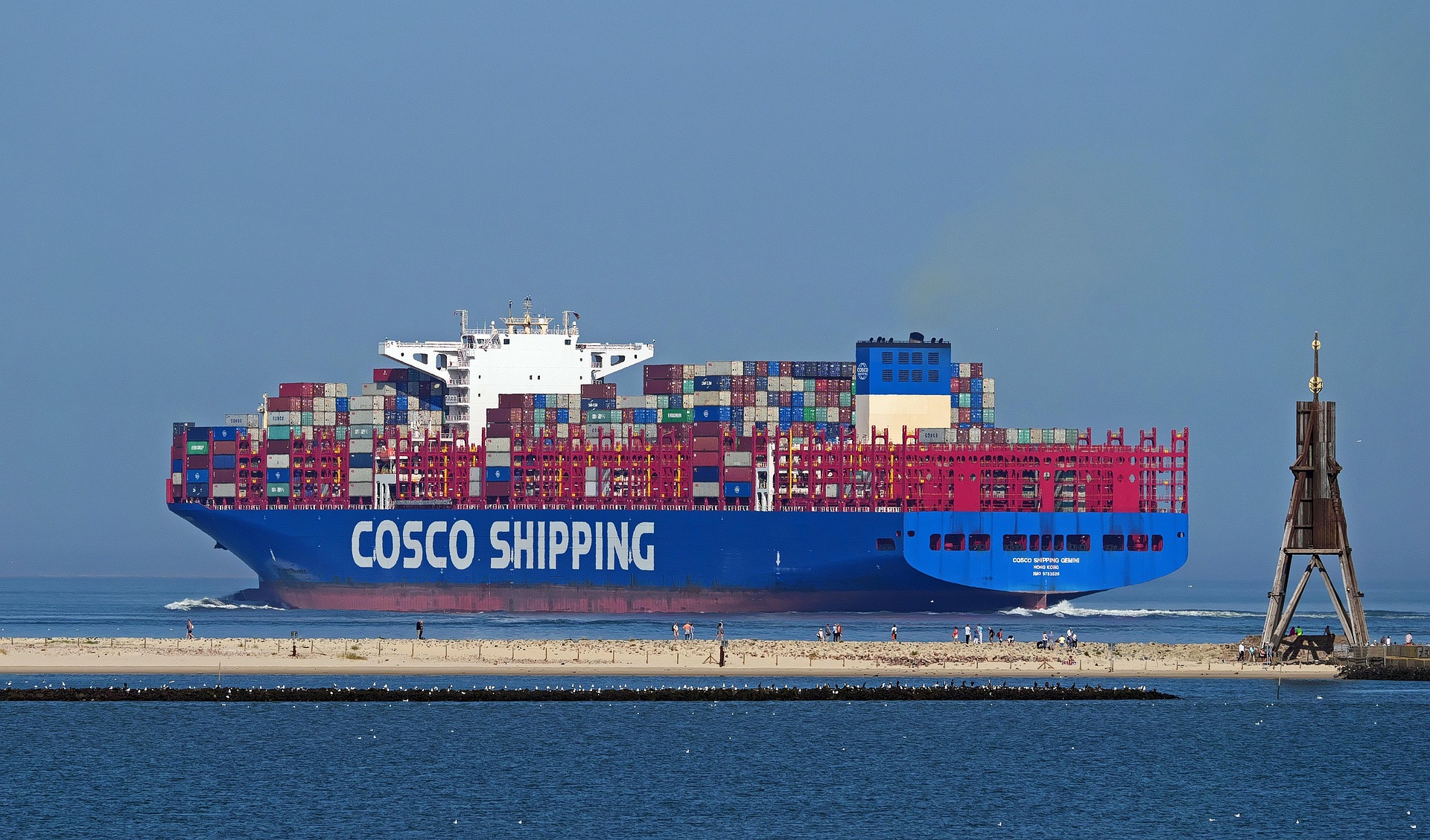 hpgruesen-container-ship-5741631_1920.jpg