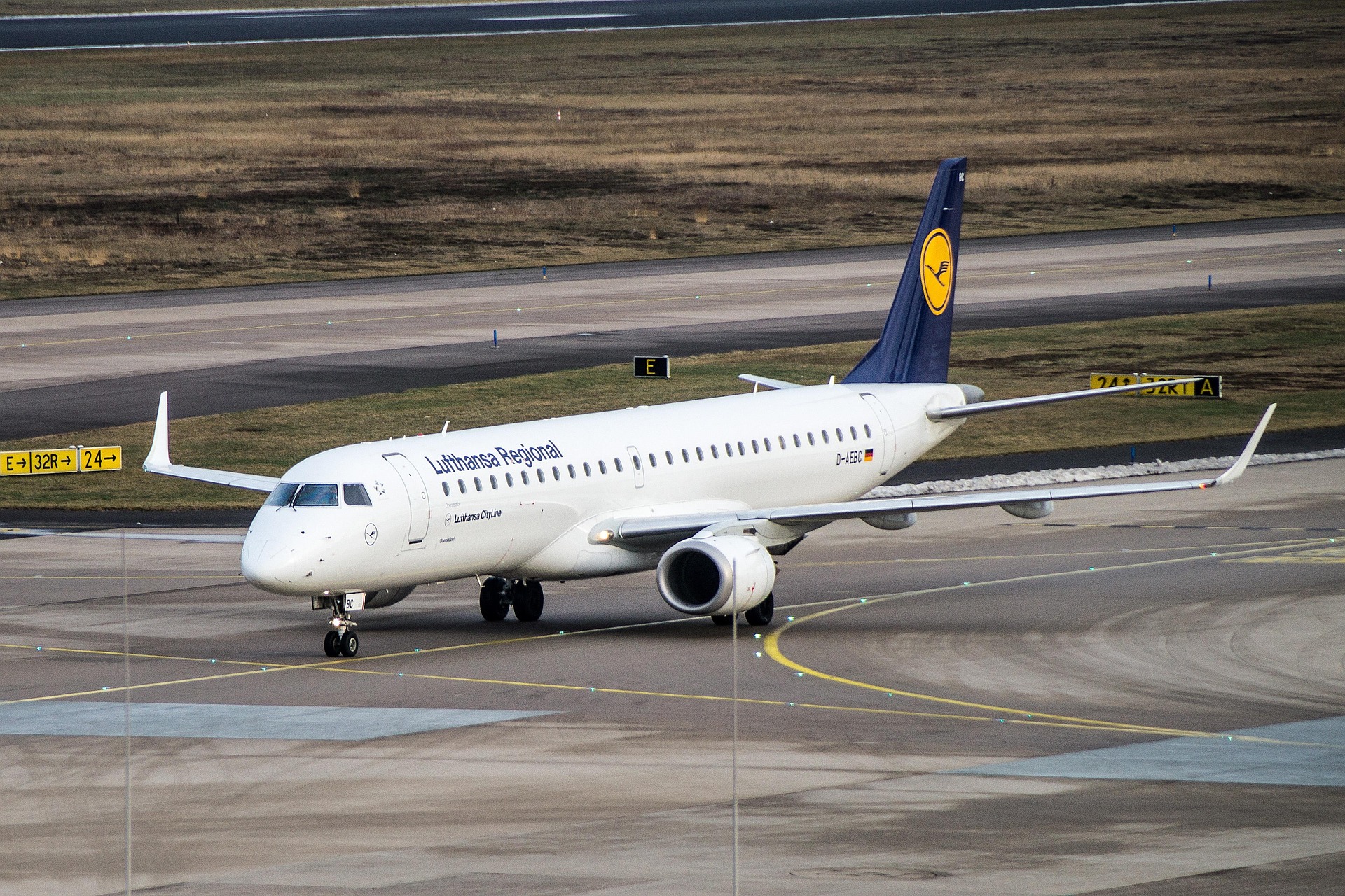 rollifoto-flying-4045045_1920.jpg